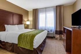 Comfort Inn & Suites Alameda at Albuquerque Balloon Fiesta Park