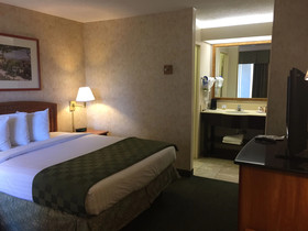 Days Inn & Suites by Wyndham Albuquerque North