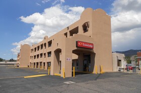 Econo Lodge East