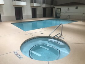 Econo Lodge West - Coors Blvd