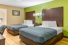 Econo Lodge West - Coors Blvd