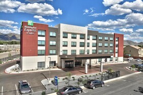 Holiday Inn Express & Suites Albuquerque East