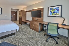 Holiday Inn Express & Suites Albuquerque East