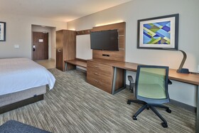 Holiday Inn Express & Suites Albuquerque East