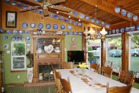 Red Horse Vineyard Bed & Breakfast