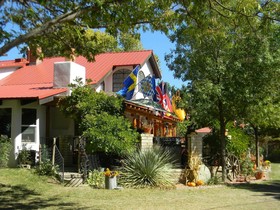 Red Horse Vineyard Bed & Breakfast