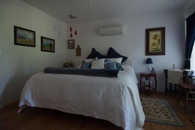 Red Horse Vineyard Bed & Breakfast