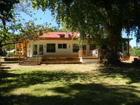 Red Horse Vineyard Bed & Breakfast