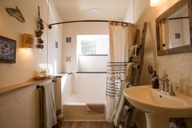 Red Horse Vineyard Bed & Breakfast