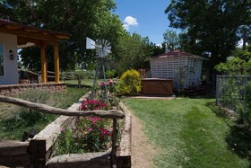 Red Horse Vineyard Bed & Breakfast