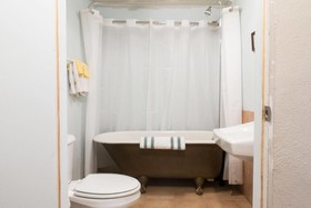 SnowMansion Eco Adventure Lodge & Hostel