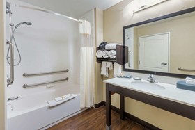 La Quinta Inn & Suites by Wyndham Artesia