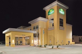 La Quinta Inn & Suites by Wyndham Artesia