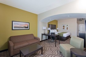 La Quinta Inn & Suites by Wyndham Artesia