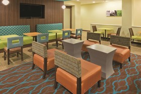 La Quinta Inn & Suites by Wyndham Artesia