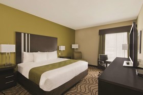 La Quinta Inn & Suites by Wyndham Artesia