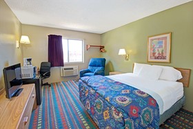 Super 8 by Wyndham Belen NM