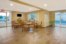 Super 8 by Wyndham Belen NM