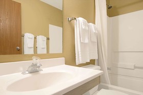 Super 8 by Wyndham Belen NM