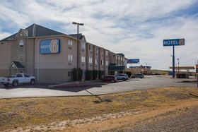 Motel 6 Bernalillo