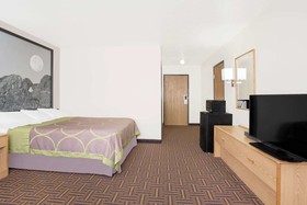 Super 8 by Wyndham Bloomfield