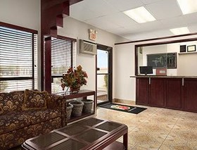 Super 8 by Wyndham Carlsbad