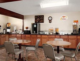 Super 8 by Wyndham Carlsbad