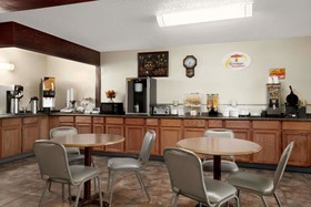 Super 8 by Wyndham Carlsbad