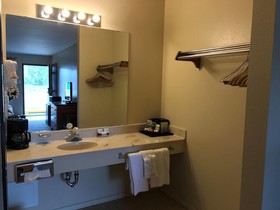 Four Winds Motel