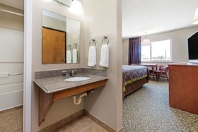 Super 8 by Wyndham Clayton