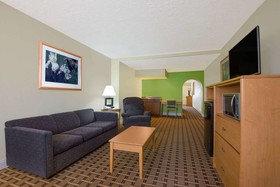 Days Inn & Suites by Wyndham Clovis