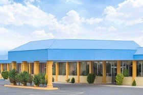 Days Inn & Suites by Wyndham Clovis