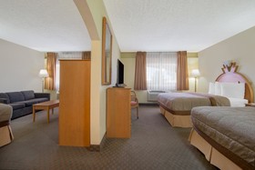 Days Inn & Suites by Wyndham Clovis