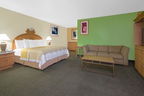 Days Inn & Suites by Wyndham Clovis