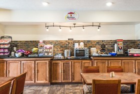 Super 8 by Wyndham Clovis