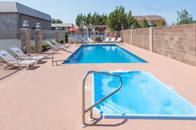 Super 8 by Wyndham Clovis