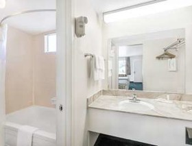 Days Inn by Wyndham Deming