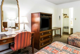 Econo Lodge Eagle Nest