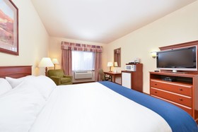 Holiday Inn Express & Suites Farmington Bloomfield