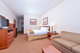 Holiday Inn Express & Suites Farmington Bloomfield