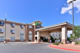 Holiday Inn Express & Suites Farmington Bloomfield