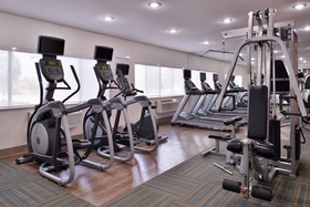 Holiday Inn Express & Suites Farmington Bloomfield