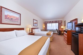 Holiday Inn Express & Suites Farmington Bloomfield