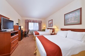 Holiday Inn Express & Suites Farmington Bloomfield
