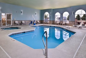 Holiday Inn Express & Suites Farmington Bloomfield
