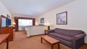Holiday Inn Express & Suites Farmington Bloomfield