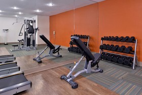 Holiday Inn Express & Suites Farmington Bloomfield