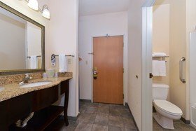 Holiday Inn Express & Suites Farmington Bloomfield