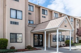 Baymont by Wyndham Farmington