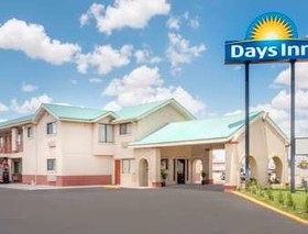 Days Inn by Wyndham Hobbs